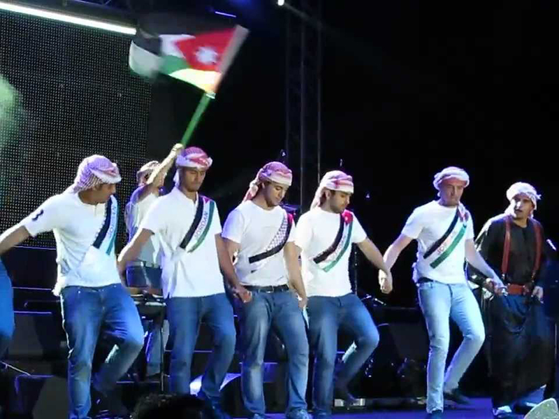 اضغط لمشاهدة الفيديو: عريس يمني يحتفل بزفافه في الأردن